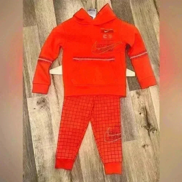 Nike Other - Nike boys toddler matching 2 piece sweat suit black and orange size 2t